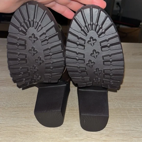 7.5 size brown heel ankle boots - Picture 6 of 6